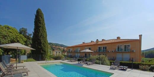 Superbe piscine très bien exposée à la Résidence le Catalogne** à Amélie les bains
