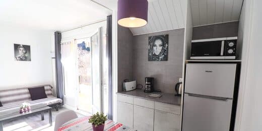 Cuisinede l'appartement N°201 de Ladeuille Hebergemet à Amélie les bains