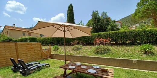 Superbe jardin privatif de la location F2 n°314 loué par la Résidence le Catalogne** à Amélie les bains